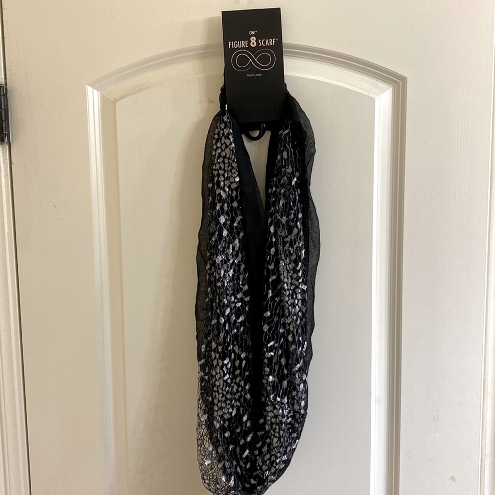 NWT D&Y Multi Loop  figure 8 scarf